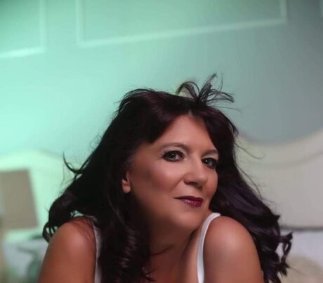 巨乳3P OnlyFans アートヌード 画像