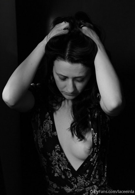 ジンジャートゥインクオンリーファンズ セクシーヌード 写真