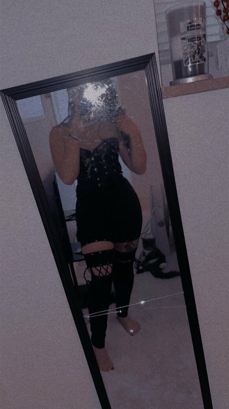 大きなお尻と巨乳のオンリーファンズ ヌード ギャラリー