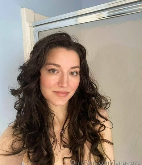 lana roze ヌードスター 写真