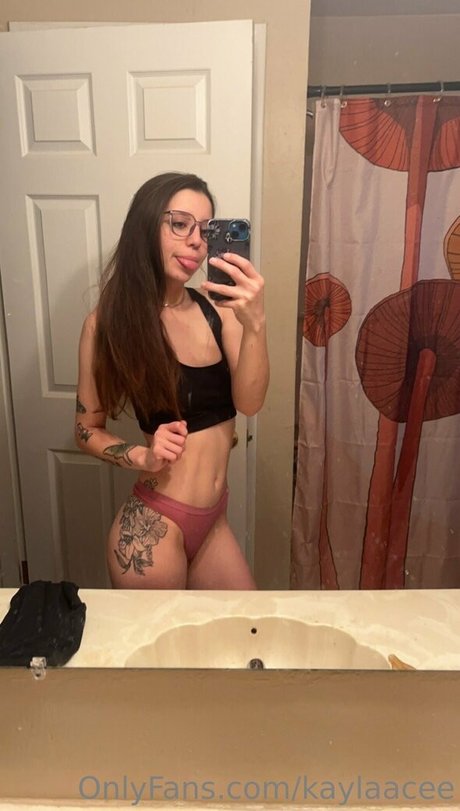 kaylaacee 裸のモデル 写真