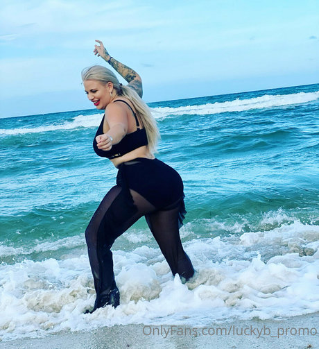 luckyb promo セクシーモデル 写真