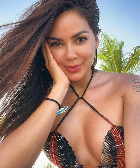 巨乳の熟女オンリーファンズ 無料 画像