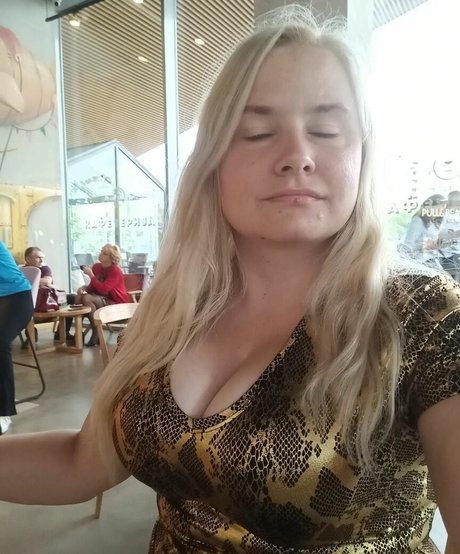 Dejana Savi ポルノモデル 写真