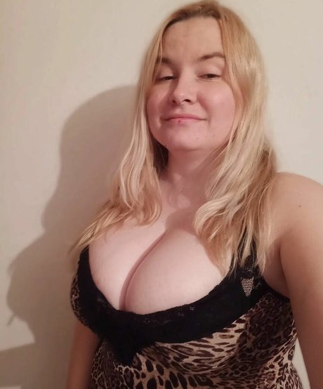 若い黒人女性オンリーファンズ 無料 画像