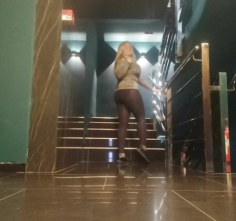 Dejana Savi XXXモデル 写真