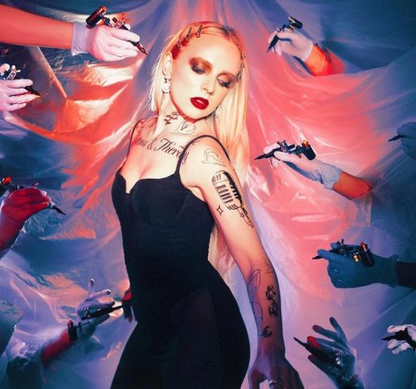 Madilyn Bailey HDモデル 写真