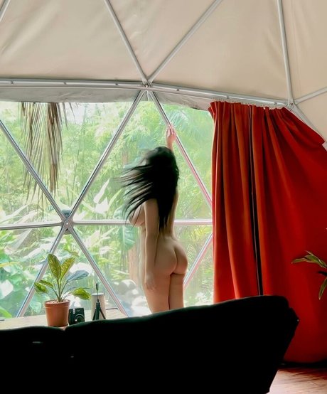 Alua Powpai エロティックなスター 写真