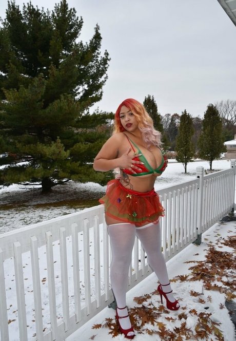 巨乳の熟女オンリーファンズ エロ 写真