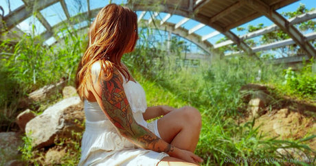 アウトドア オンリーファンズ 裸 写真