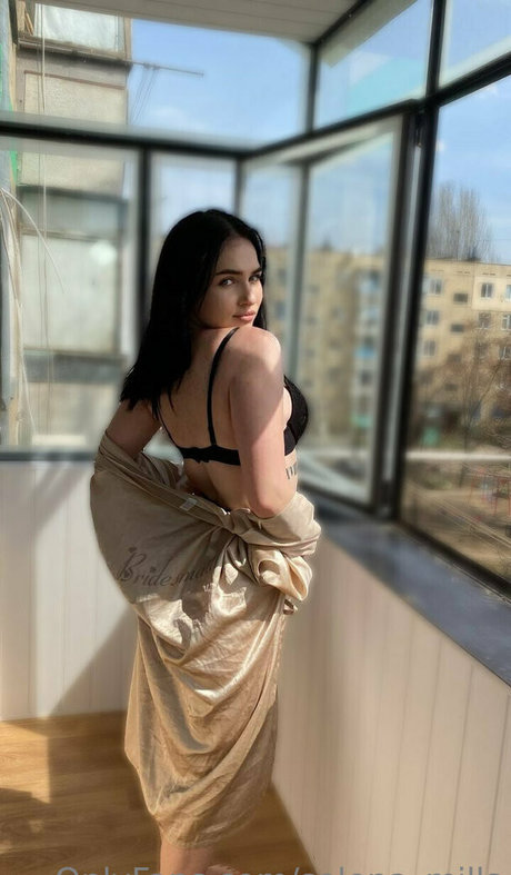 selena mills セクシーモデル ギャラリー