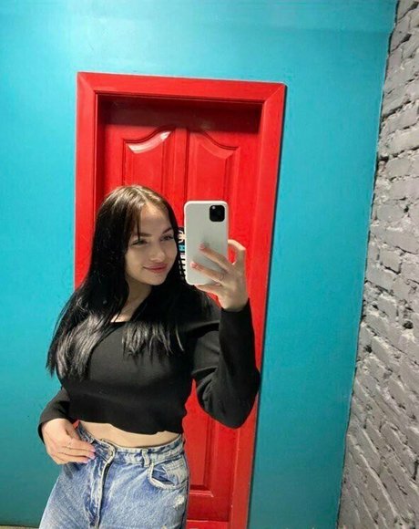 selena mills アートポルノスター 画像