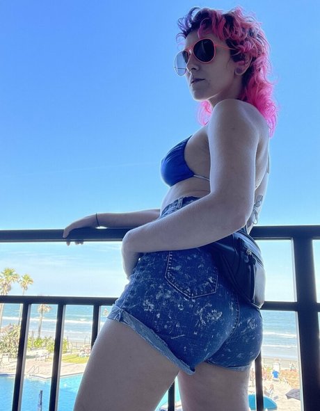 ポーグエボニーオンリーファンズ えろ 画像