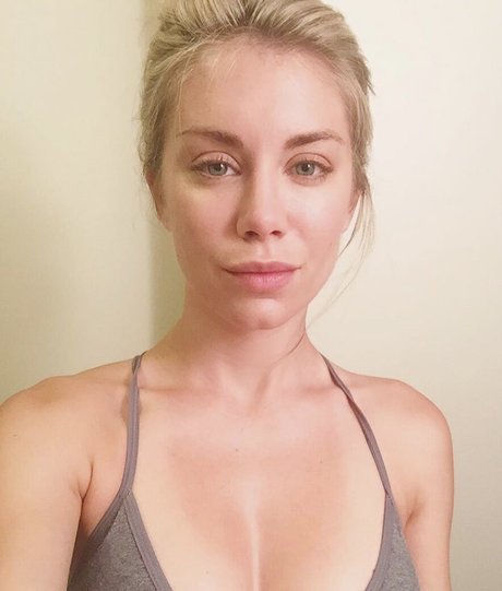 Jennifer Holland ポルノスター ヌード 写真