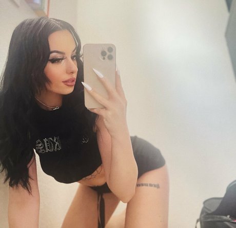 badbbyskyfree 美しいモデル 画像