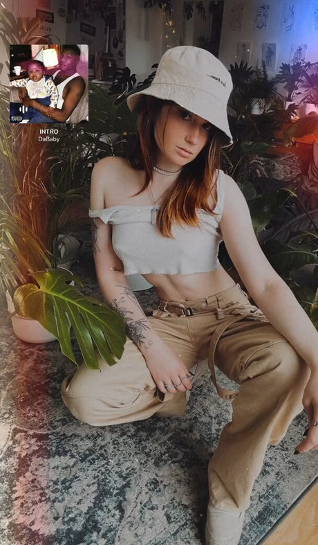 Leonie Busse 美しいポルノスター アーカイブ