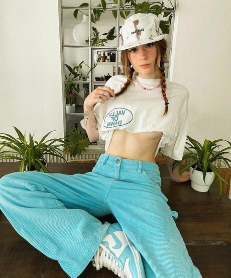 Leonie Busse xxx女優 写真