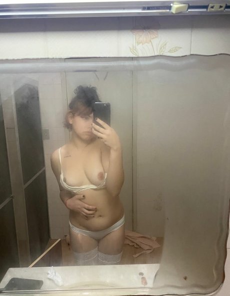 巨乳の赤毛オンリーファンズ 可愛い 画像