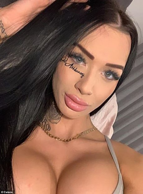 足フェチオンリーファンズ セクシー裸 ギャラリー