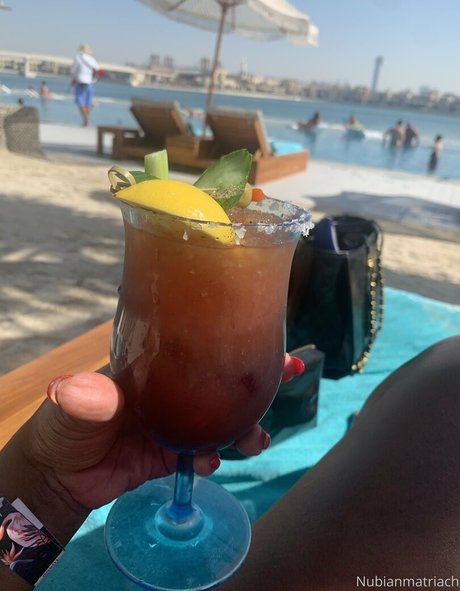 アジアン・エボニー・オンリーファンズ エロ 画像