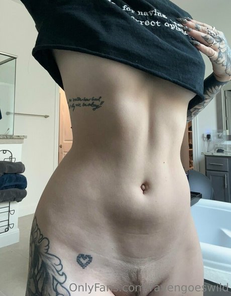 ヌード教師オンリーファンズ 美しい裸 写真