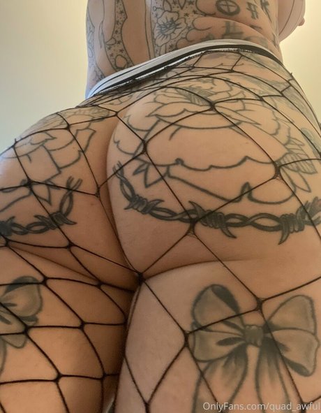 ママの足OnlyFans 美しい裸 画像