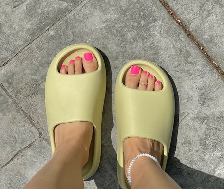 ヌード教師オンリーファンズ エロチック 写真