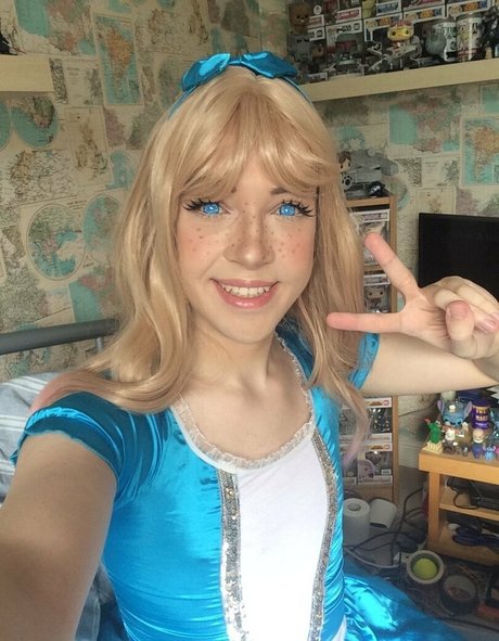 女性の筋肉オンリーファンズ アートヌード 画像