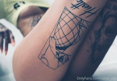 スマイルオンリーファンズ 美しいヌード 画像