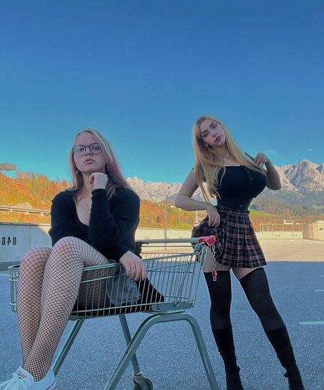 オンリーファンズでのセクスティング ポルノ ギャラリー