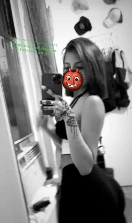 Karikyuti 裸のスター ギャラリー