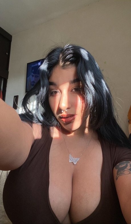 18歳のオンリーファンズ ホットセクシー 写真