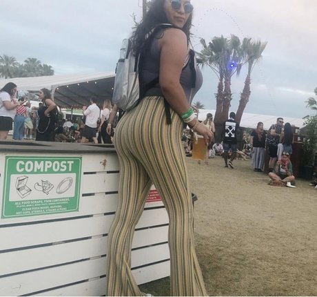 黒人レズビアンオンリーファンズ アートポルノ 画像