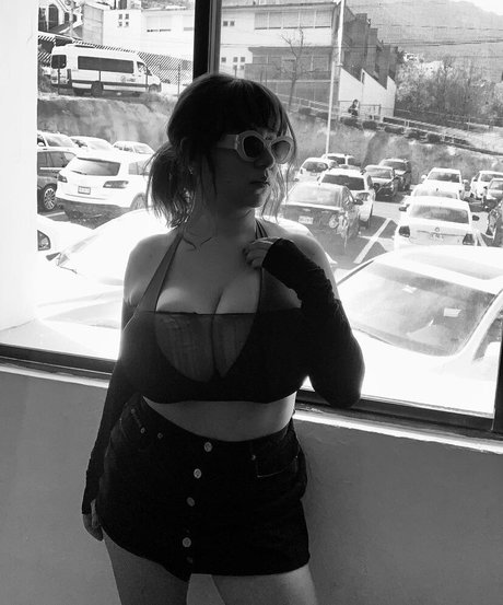 小柄な妻OnlyFans ポルノ 写真