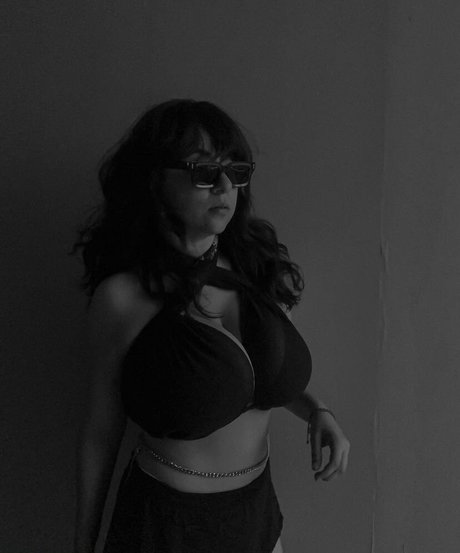 ミニドレス OnlyFans 無料セクシー 写真