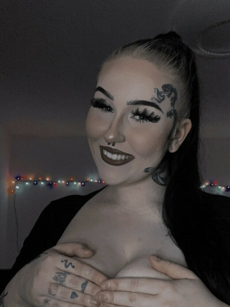 Tadytera ヌード女優 画像