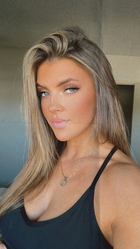 Taylor Boley ヌードモデル 写真