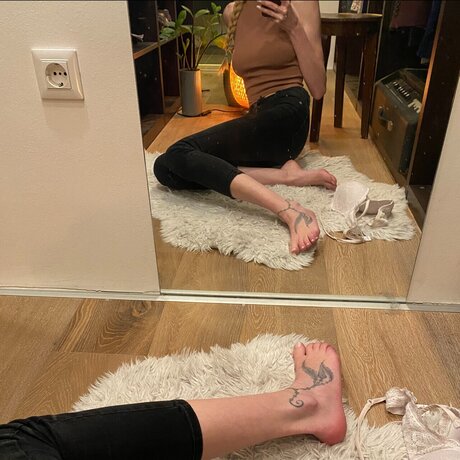 Tinny Bamby 完璧なモデル 画像