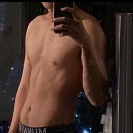 金髪クーガーオンリーファンズ 可愛い 写真