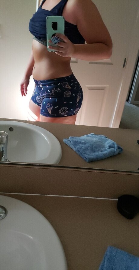 Peachyblondewifey セクシー女優 写真