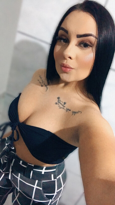 Adriane Chaves xxx女優 画像