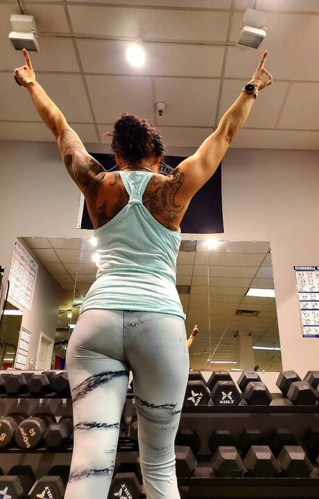 Miss Independent 独占モデル 写真