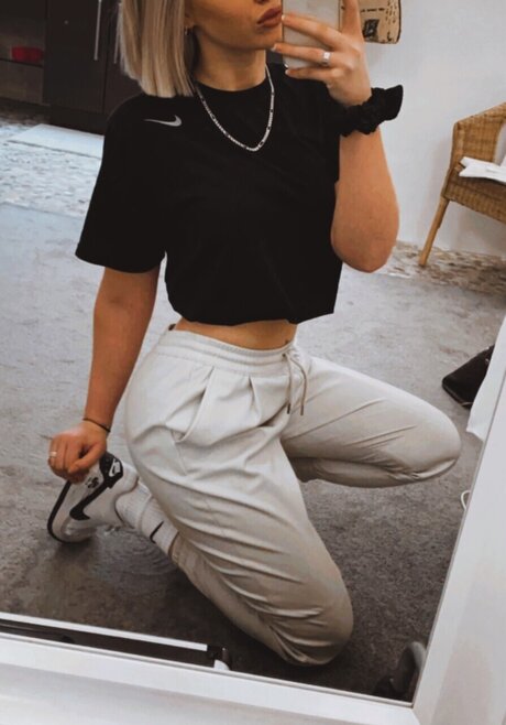 パフィーオンリーファンズ 美しい裸 写真