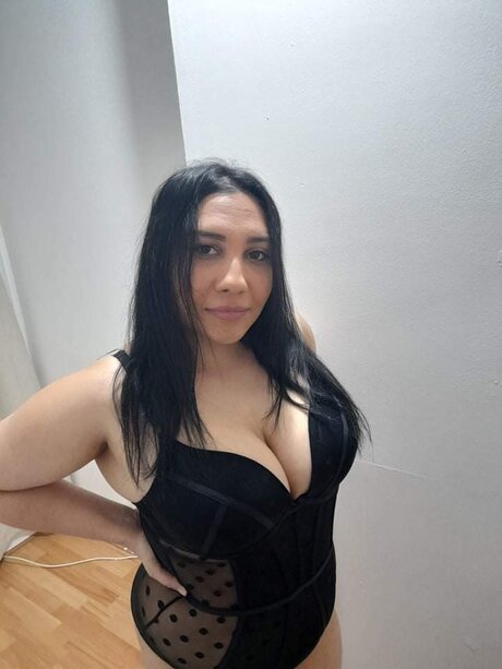 Curvebabes19 セクシーモデル ギャラリー