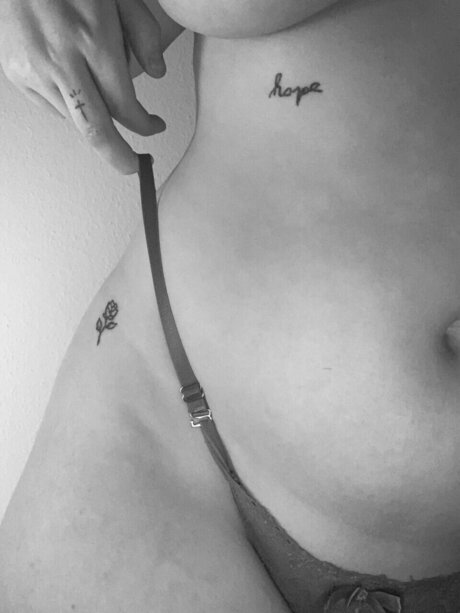 ヌード 屋外 OnlyFans ホットセックス 写真