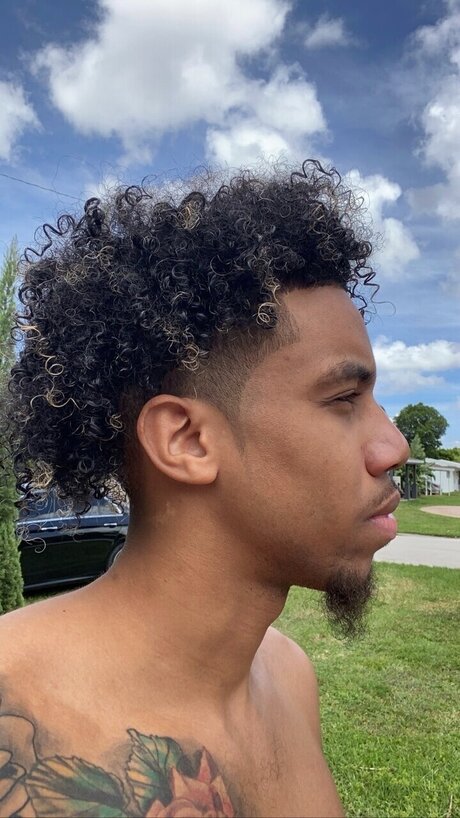 Swazey 美しいポルノスター 写真