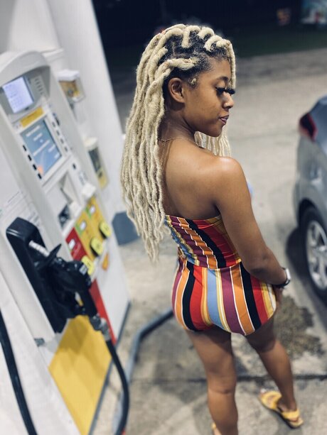 Zillionaire Experience トップポルノスター 画像