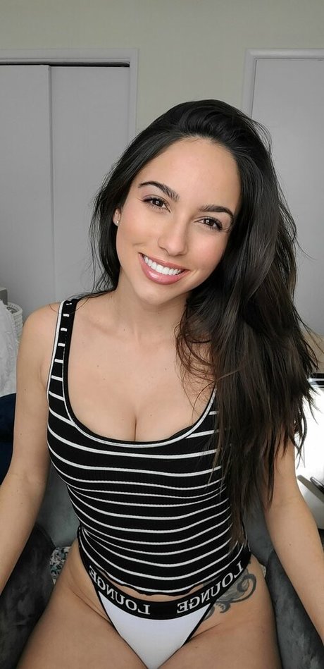 Arianna Marie 裸の女優 写真