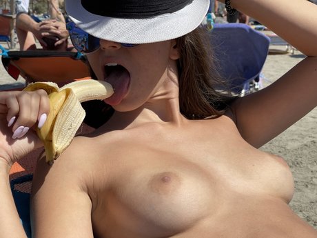 小柄な妻OnlyFans ホットポルノ 写真