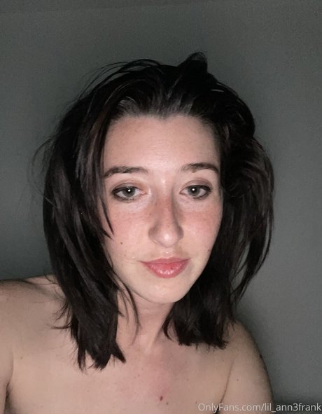 Anne Frank ポルノスター アーカイブ